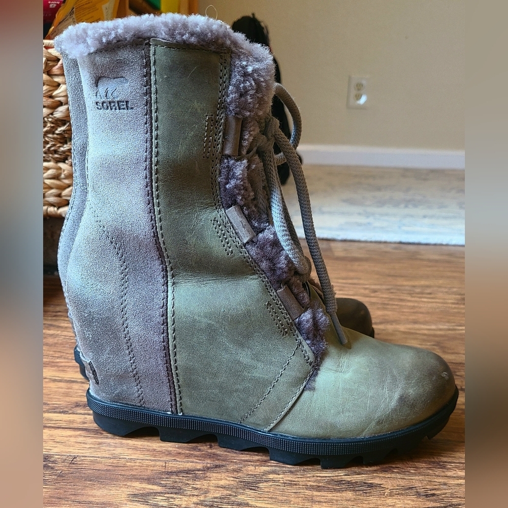Sorel Women's Green/Gray Winter Lace Up Hidden Platform Boots 7.5